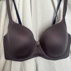 Victoria’s Secret gray bra with lace trim size 36 DDD in good condition